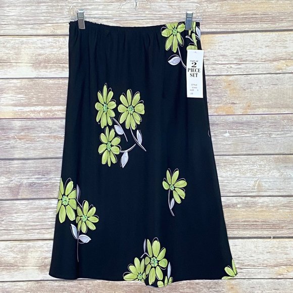 Unbranded Dresses & Skirts - Floral A Line Skirt - Size 8